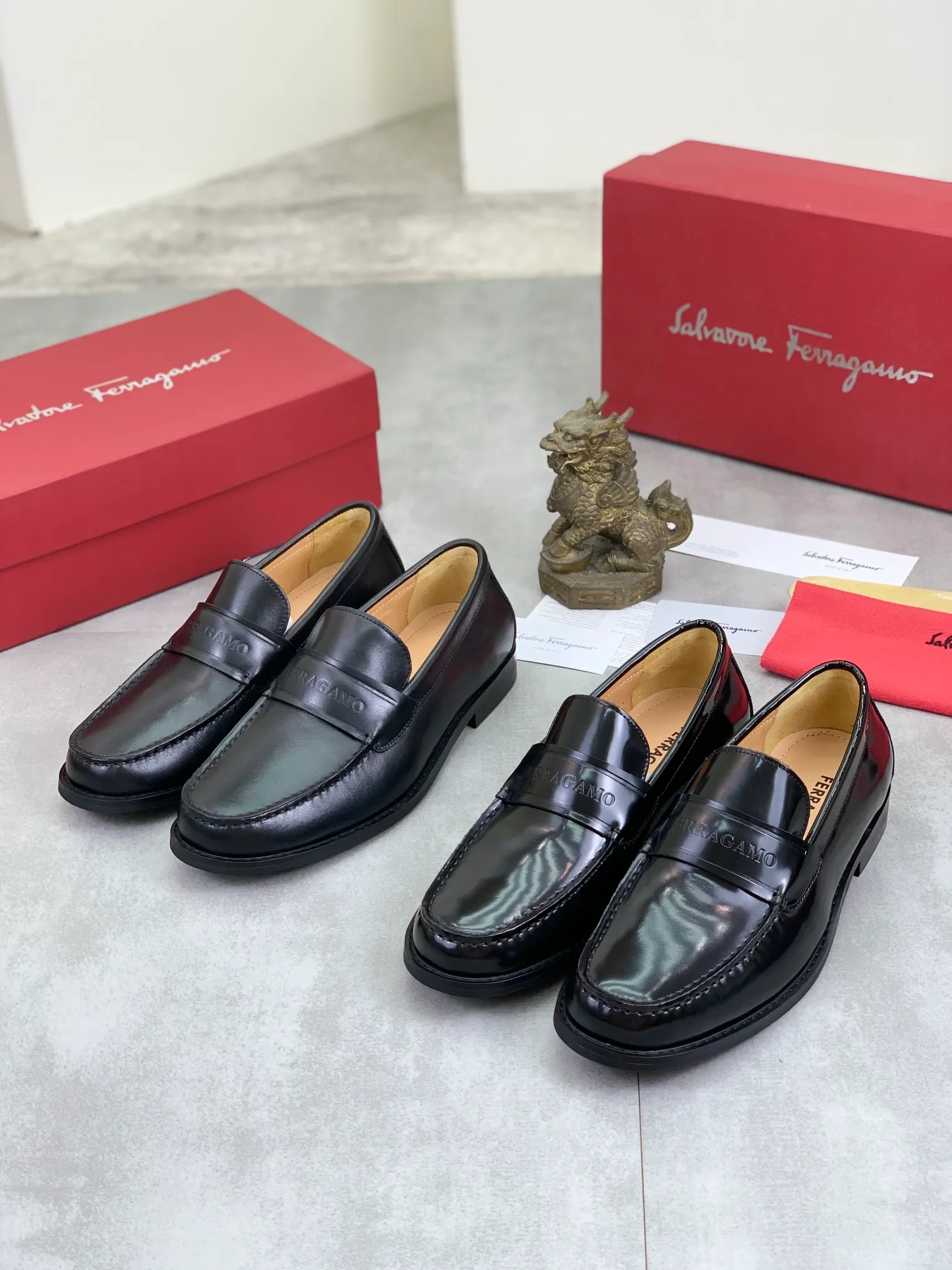 Men's Men's Shoes 💰P460💰[New Style] Water-dyed Niuli 🆘[Salvatore Ferragamo] Ferragamo's latest casual business leather shoes for men! Available at counters simultaneously! The fabric is made of specially imported original calfskin, the lining is made of imported water-dyed cowhide, and the original combination outsole is absolutely luxurious and leads the fashion trend. Matching code: 38-45; 2️⃣ colors available